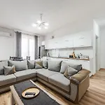 Alpha Cozy&spacious Apartamento Tirana