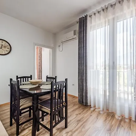 Alpha Cozy & Spacious Apartment Tirana