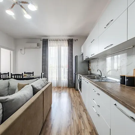 Alpha Cozy & Spacious Apartment